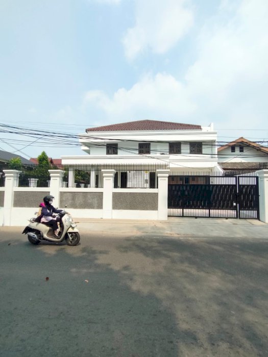 Rmh Cantik Pinggir Jln,Bintaro Sektor 1,Dkt Superindo BintaroSektor 1,