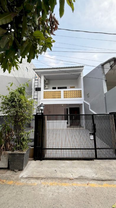DIJUAL RUMAH SIAP HUNI DAN STRATEGIS DI PERUM DUTA KRANJI-BEKASI BARAT