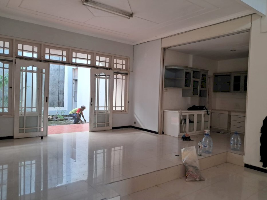 Rumah di sby selatan perum elite
