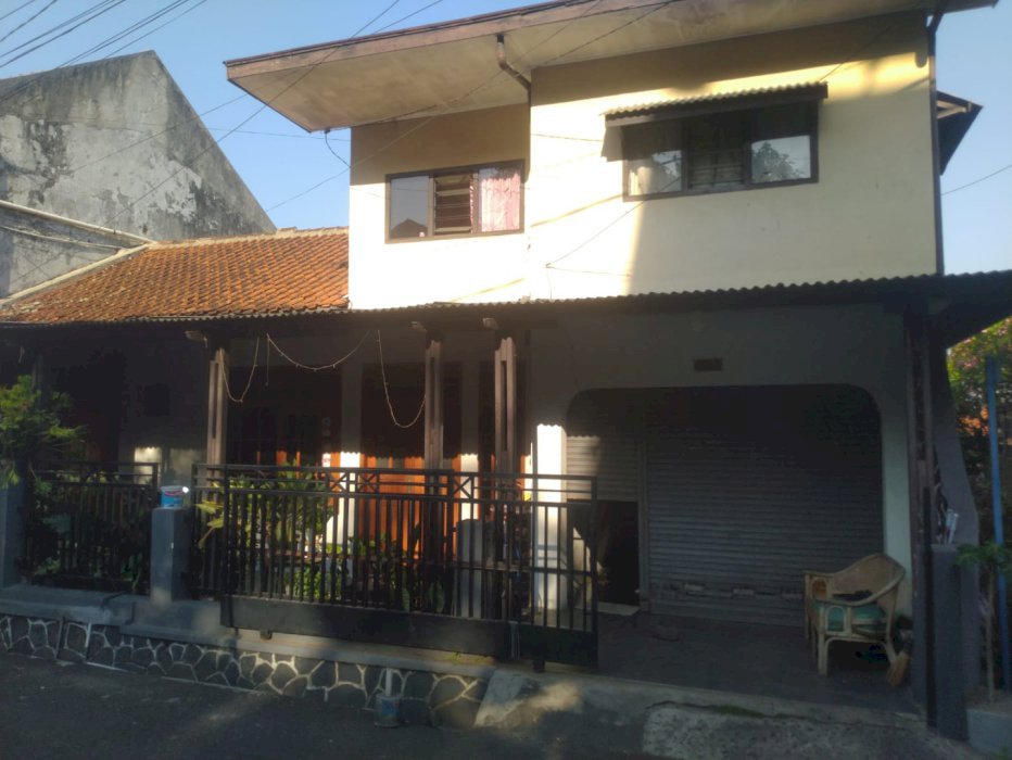Rumah Luas Di Komplek Pasir Layung