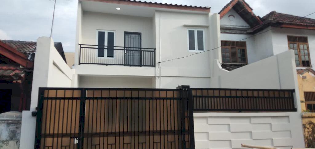 Di jual rumah minimalis 2 lantai di Harapan Indah Bekasi