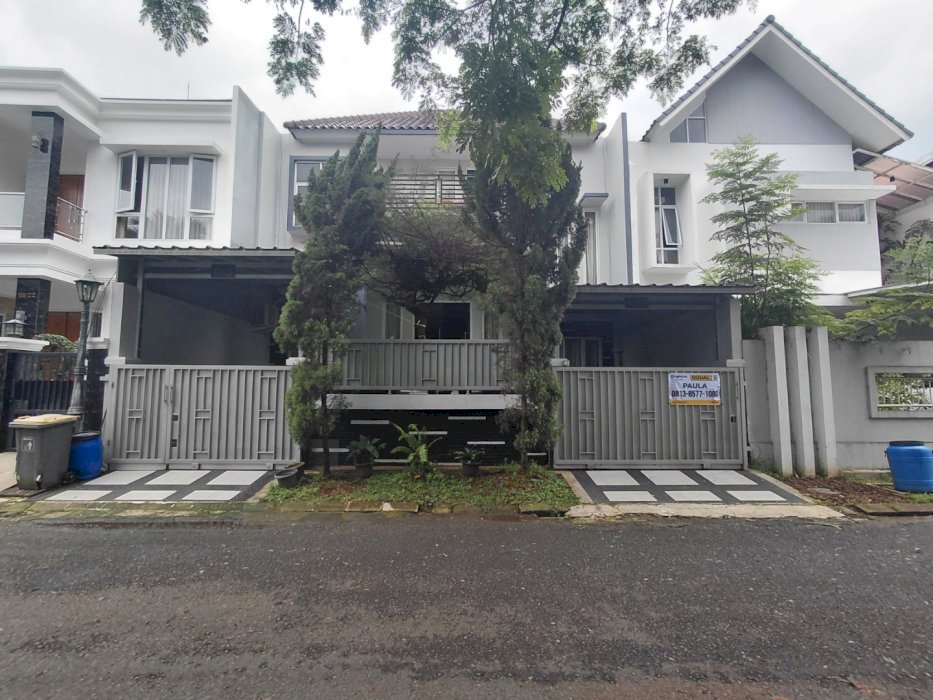 Di jual rumah 2 lantai di Citra Grand Cibubur Jakarta Timur