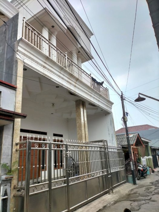 DIJUAL RUMAH 2 LANTAI SIAP HUNI-SEPANJANG JAYA RAWALUMBU BEKASI