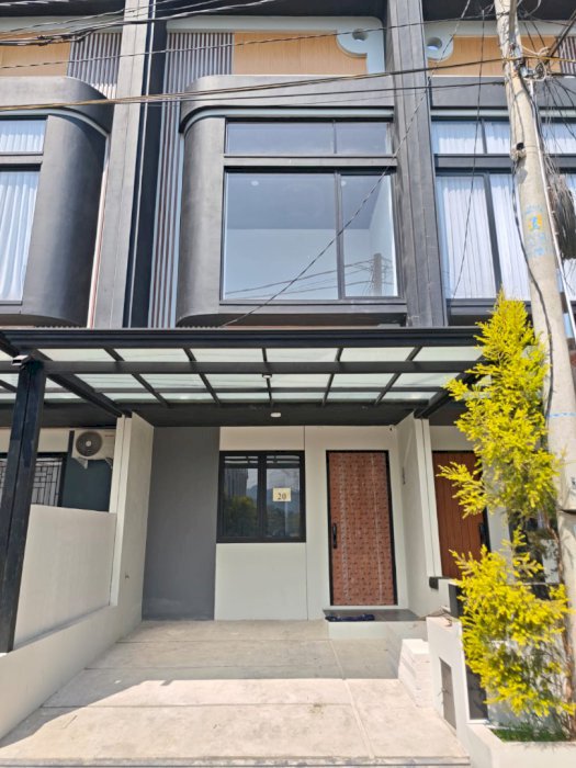 DISEWAKAN RUMAH STRATEGIS DAN SIAP HUNI DI SAMPING KOTA BARU-BANDUNG