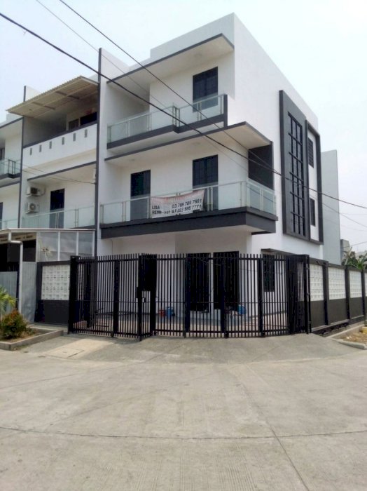 Dijual Rumah Baru di Taman Surya 5