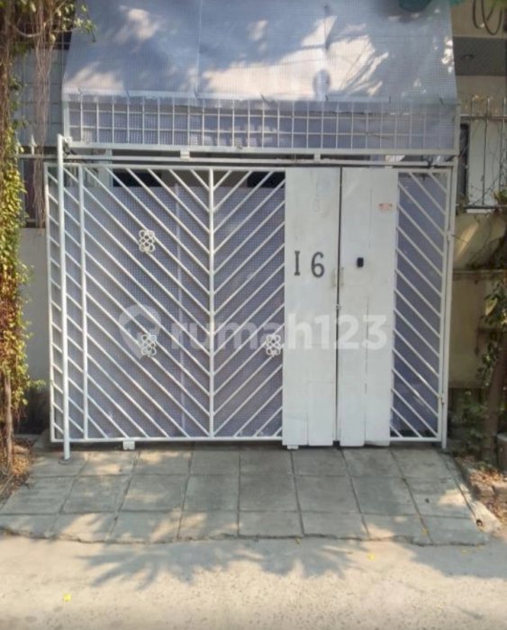 Di jual rumah lokasi strategis di Pluit Jakarta Utara