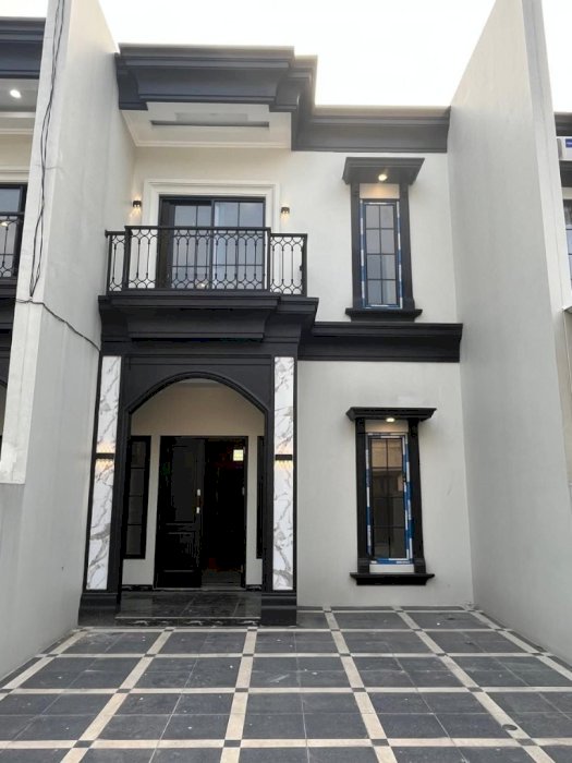 RUMAH MEWAH 2 LANTAI SIAP HUNI MODERN CLASSIC DI GRAND DEPOK CITY.