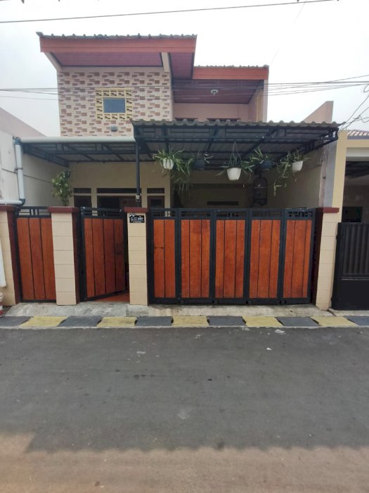 DIJUAL RUMAH 2 LANTAI — PERUMNAS DEPOK TIMUR