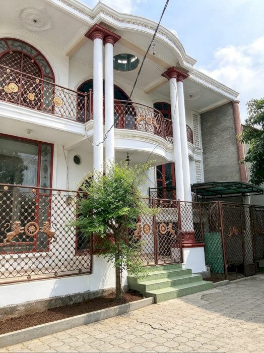  RUMAH MEWAH 3 LANTAI PLUS SEMI BASEMENT SUKAHATI, CIBINONG - BOGOR
