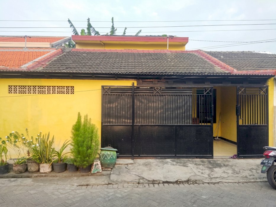 Rumah Luas dan Strategis Manukan Surabaya Barat