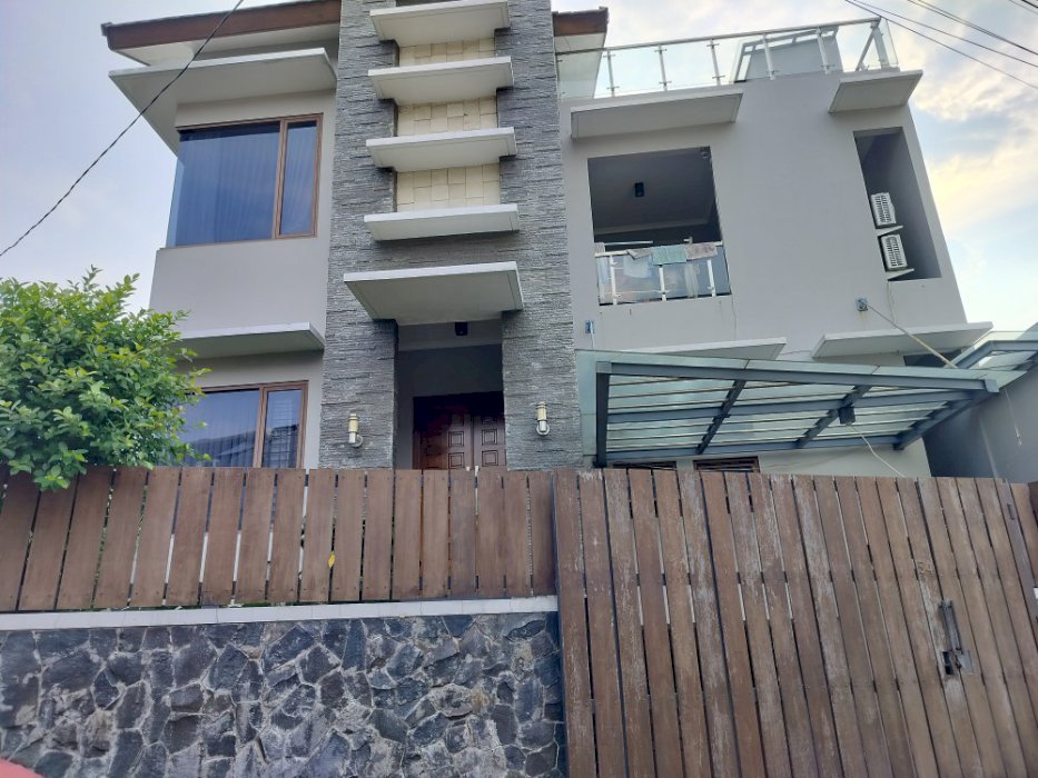 Rumah hub ngqntong dekat fasum ada taman dan basem ent